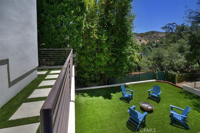 15059 Rayneta Drive, Sherman Oaks, CA 91403