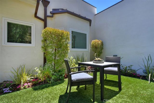15059 Rayneta Drive, Sherman Oaks, CA 91403