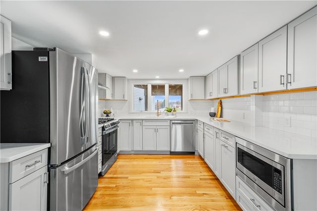 29 Wiliam Street, Tiverton, RI 02878