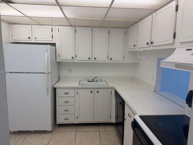 500 Executive Center Dr 5C, West Palm Beach, FL 33401