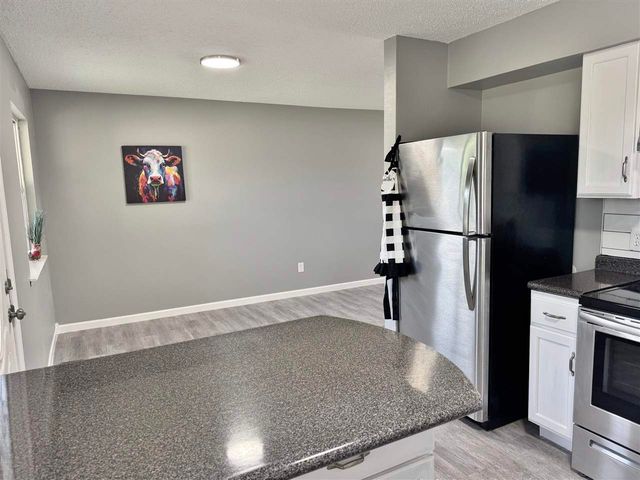 5802 NW Kinyon Ave, Lawton, OK 73505