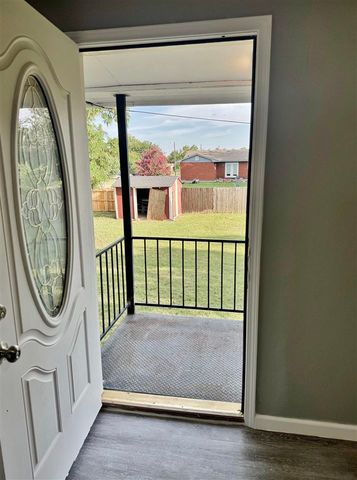 5802 NW Kinyon Ave, Lawton, OK 73505