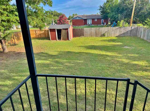 5802 NW Kinyon Ave, Lawton, OK 73505