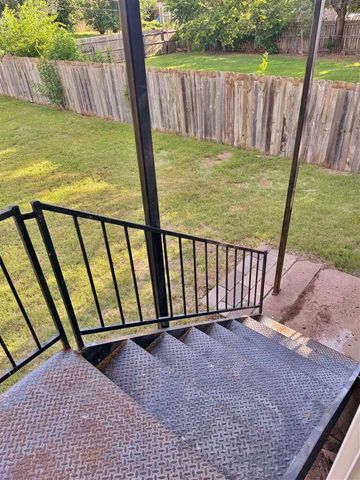 5802 NW Kinyon Ave, Lawton, OK 73505