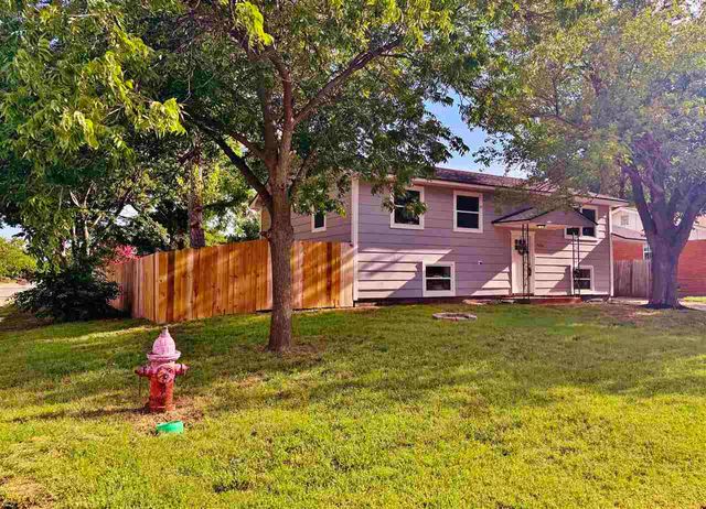 5802 NW Kinyon Ave, Lawton, OK 73505