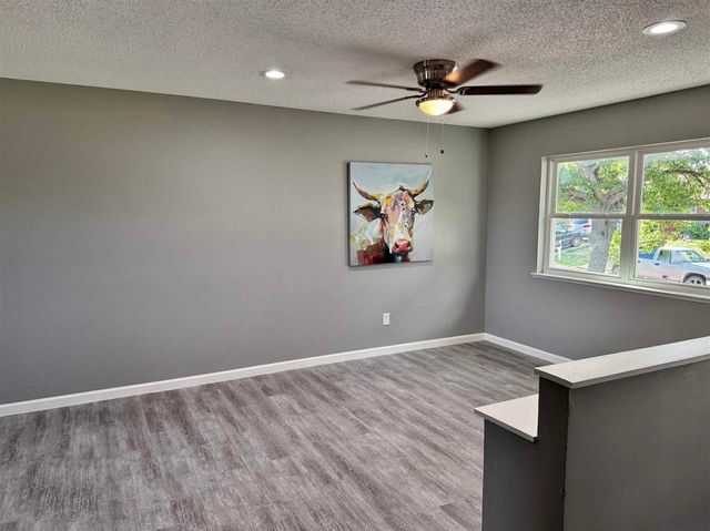 5802 NW Kinyon Ave, Lawton, OK 73505