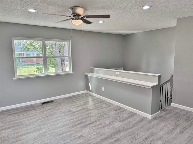 5802 NW Kinyon Ave, Lawton, OK 73505