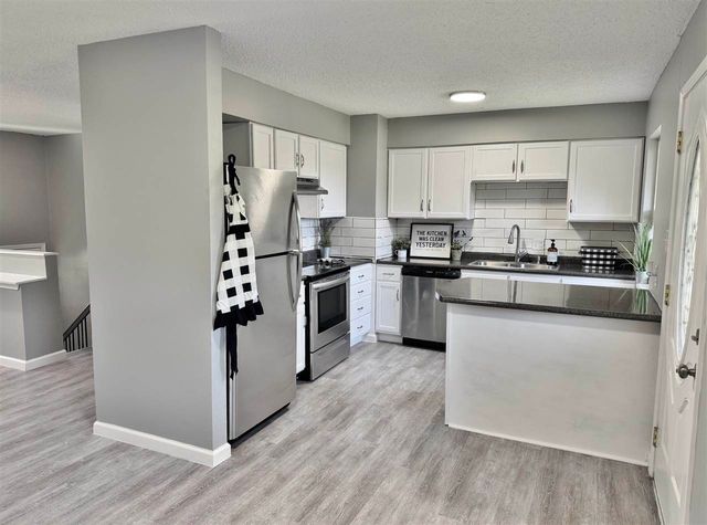 5802 NW Kinyon Ave, Lawton, OK 73505