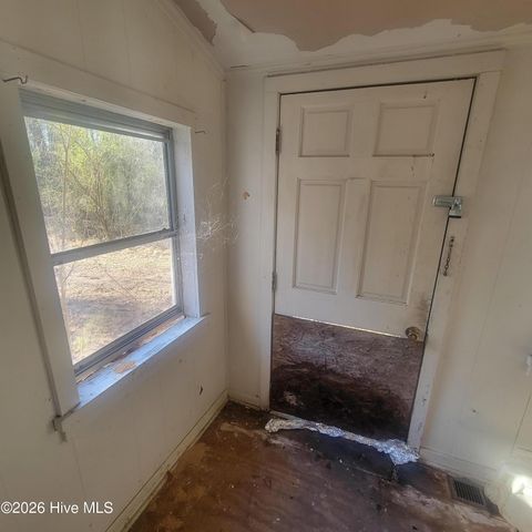 2105 Nc Highway 53 E, Burgaw, NC 28425