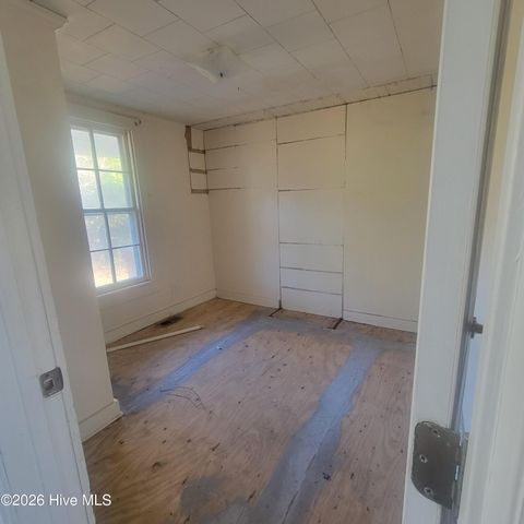 2105 Nc Highway 53 E, Burgaw, NC 28425