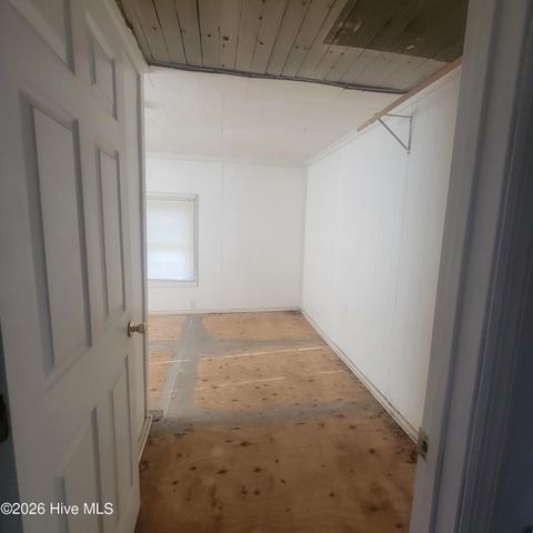 2105 Nc Highway 53 E, Burgaw, NC 28425