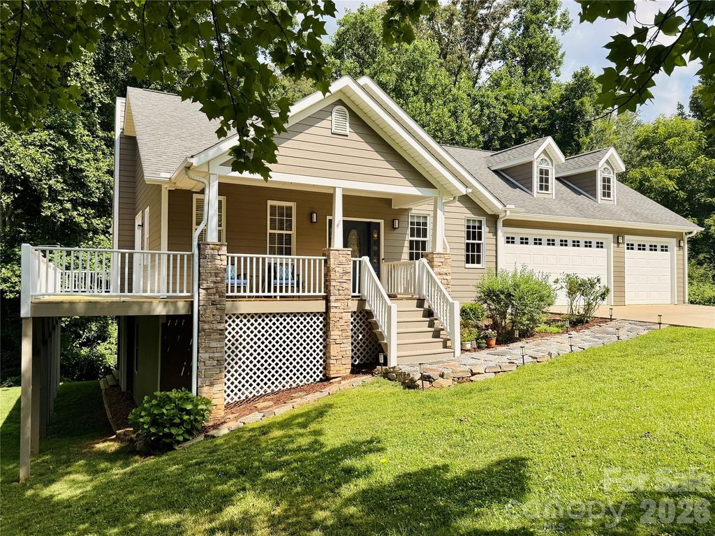 2 Birkdale Drive, Weaverville, NC 28787