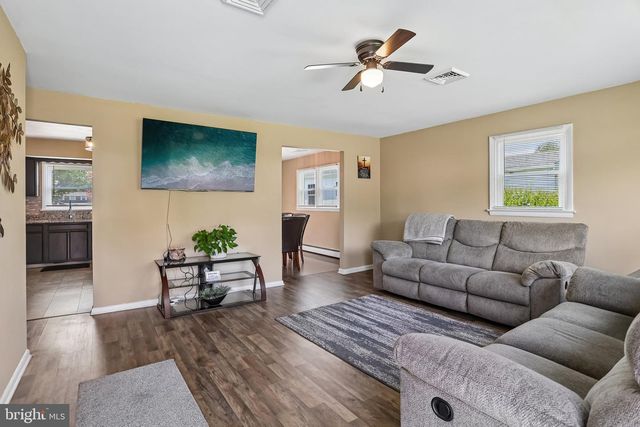 1040 EAST AVE, Blue Bell, PA 19422
