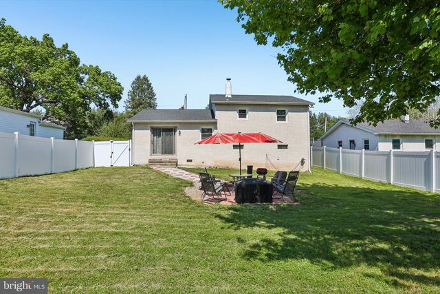 1040 EAST AVE, Blue Bell, PA 19422