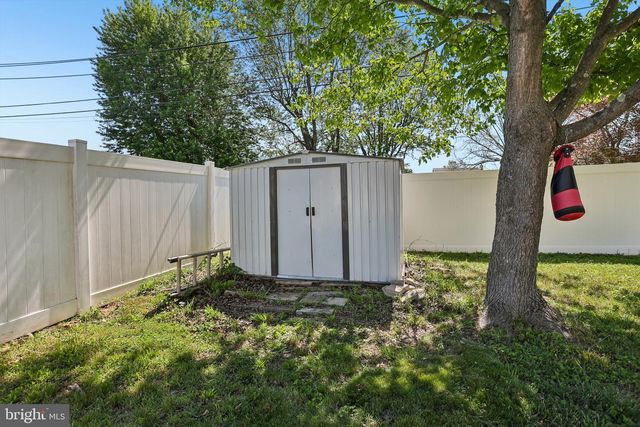 1040 EAST AVE, Blue Bell, PA 19422