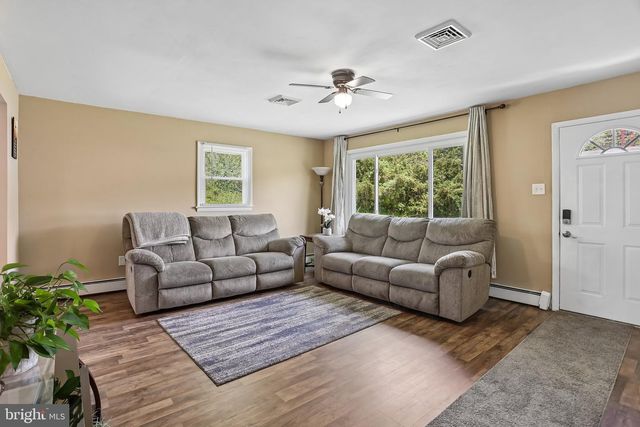 1040 EAST AVE, Blue Bell, PA 19422