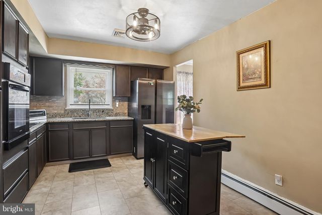 1040 EAST AVE, Blue Bell, PA 19422