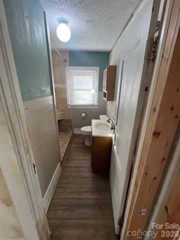 5167 US 221 Highway N, Marion, NC 28752