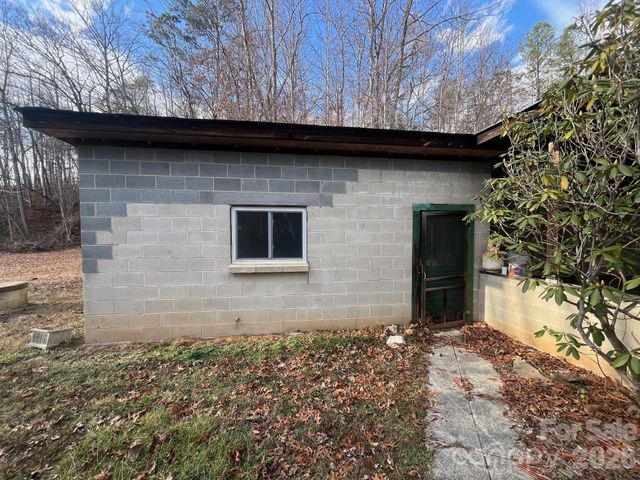 5167 US 221 Highway N, Marion, NC 28752