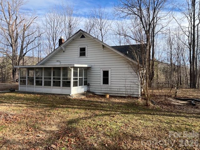 5167 US 221 Highway N, Marion, NC 28752