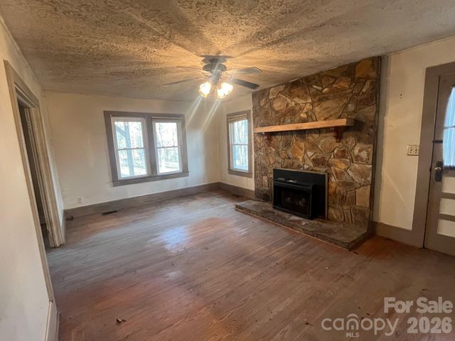 5167 US 221 Highway N, Marion, NC 28752