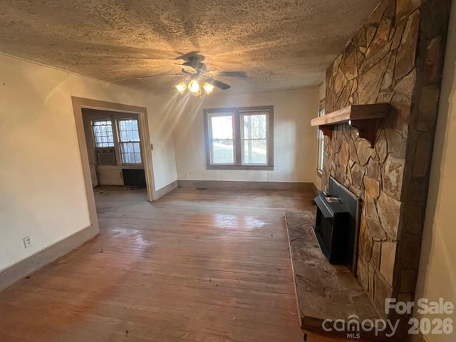 5167 US 221 Highway N, Marion, NC 28752