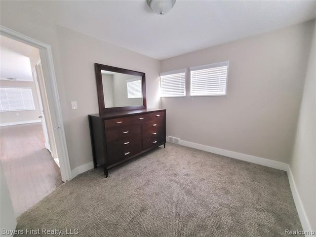 21741 Church Street, Oak Park, MI 48237