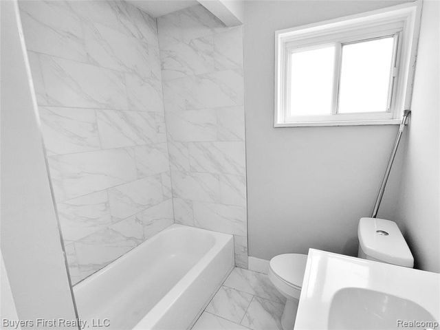 21741 Church Street, Oak Park, MI 48237