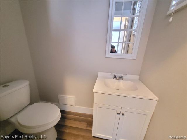 21741 Church Street, Oak Park, MI 48237