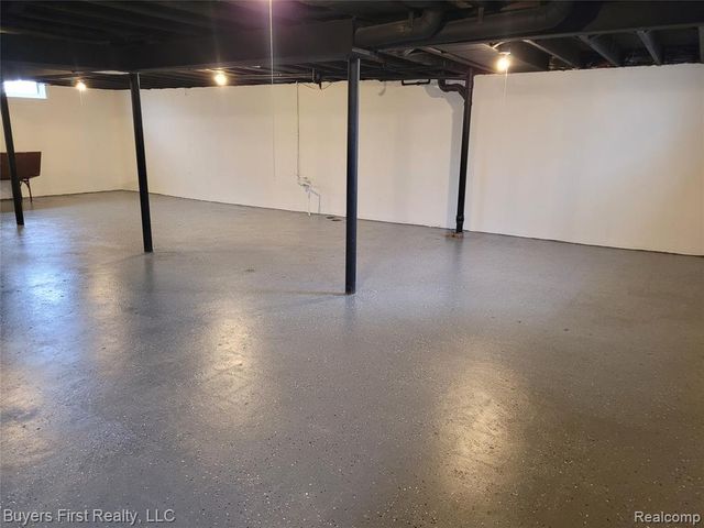 21741 Church Street, Oak Park, MI 48237