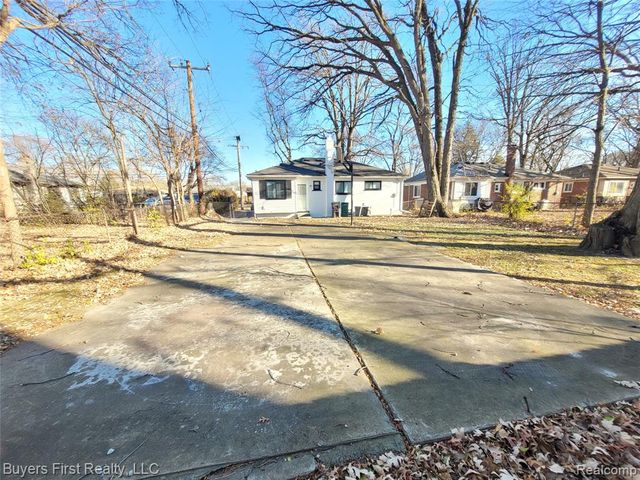 21741 Church Street, Oak Park, MI 48237