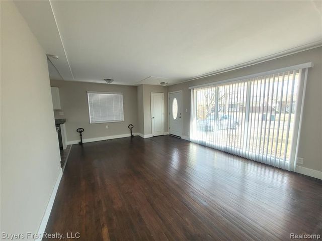 21741 Church Street, Oak Park, MI 48237