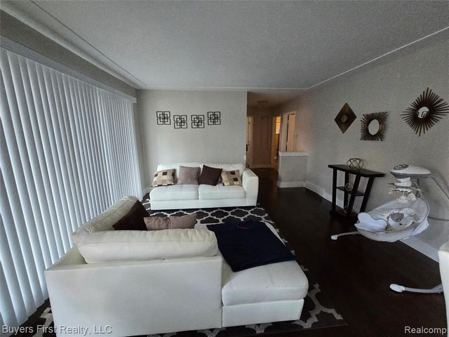 21741 Church Street, Oak Park, MI 48237