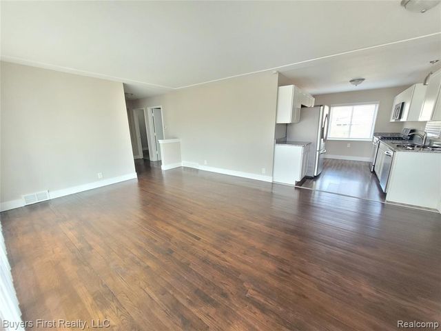 21741 Church Street, Oak Park, MI 48237