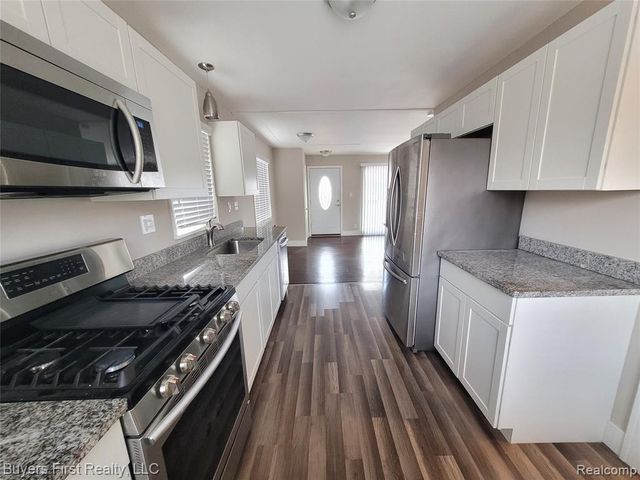 21741 Church Street, Oak Park, MI 48237