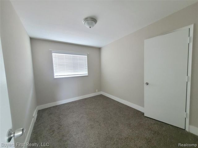 21741 Church Street, Oak Park, MI 48237