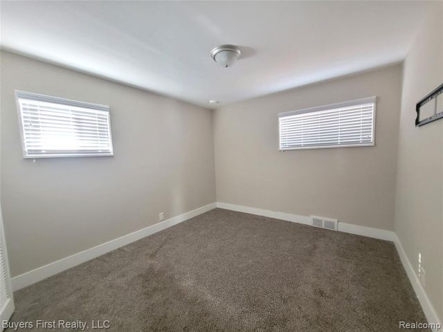 21741 Church Street, Oak Park, MI 48237