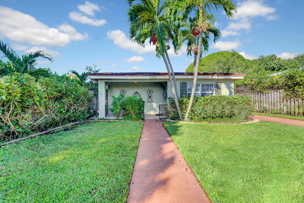 Image 1 of property listing at 2809 Poinsettia Avenue, West Palm Beach, FL 33407