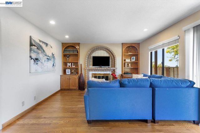 6444 Boone Dr, Castro Valley, CA 94552