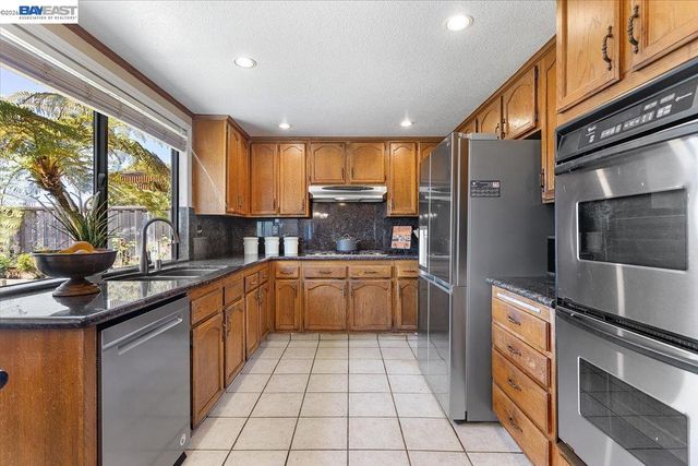 6444 Boone Dr, Castro Valley, CA 94552