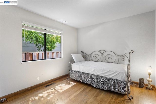 6444 Boone Dr, Castro Valley, CA 94552