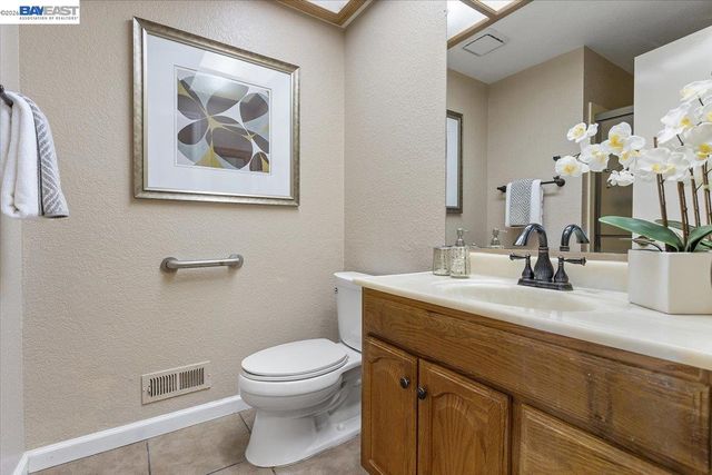 6444 Boone Dr, Castro Valley, CA 94552