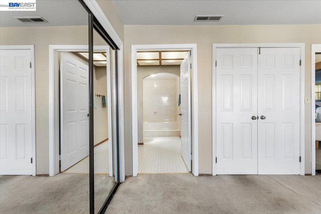 6444 Boone Dr, Castro Valley, CA 94552