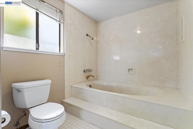 6444 Boone Dr, Castro Valley, CA 94552