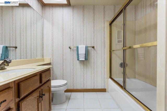 6444 Boone Dr, Castro Valley, CA 94552