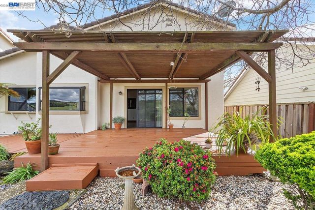 6444 Boone Dr, Castro Valley, CA 94552