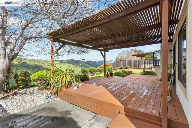 6444 Boone Dr, Castro Valley, CA 94552