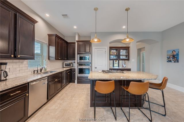 2533 Kimbolton Drive, College Station, TX 77845