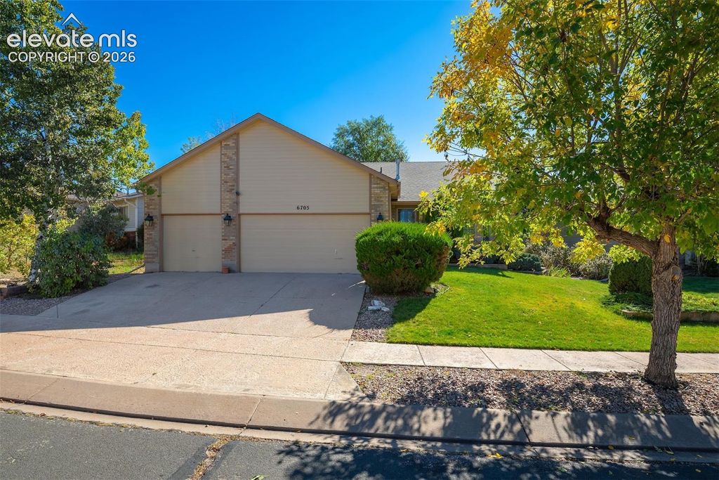 6705 Sleeping Giant Drive, Colorado Springs, CO 80923 — exterior
