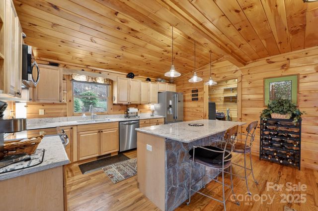 676 Henry Dingus Way, Maggie Valley, NC 28751